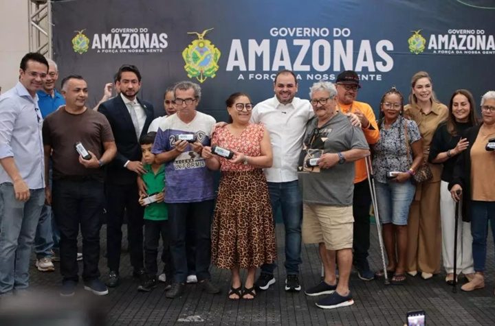 Diego Afonso acompanha entrega de mais de 2 mil óculos e destaca avanços na saúde promovidos pelo Governo do Amazonas