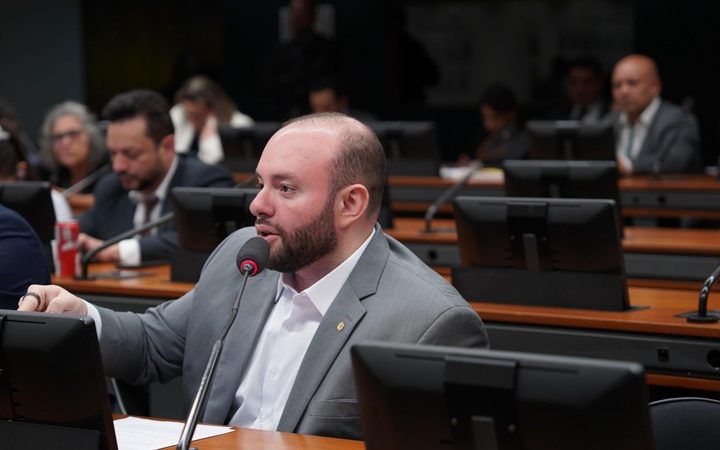 No Conselho de Ética, Fausto Jr. pede vista de processo e cobra presença de Erika Hilton para se explicar e se retratar perante mulheres