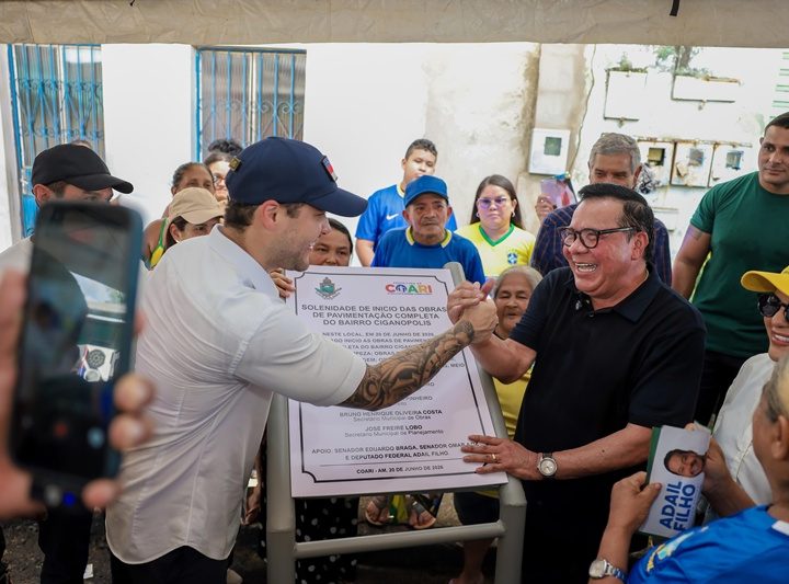 Adail Pinheiro inicia obras de pavimentação que vão alcançar os 23 bairros de Coari