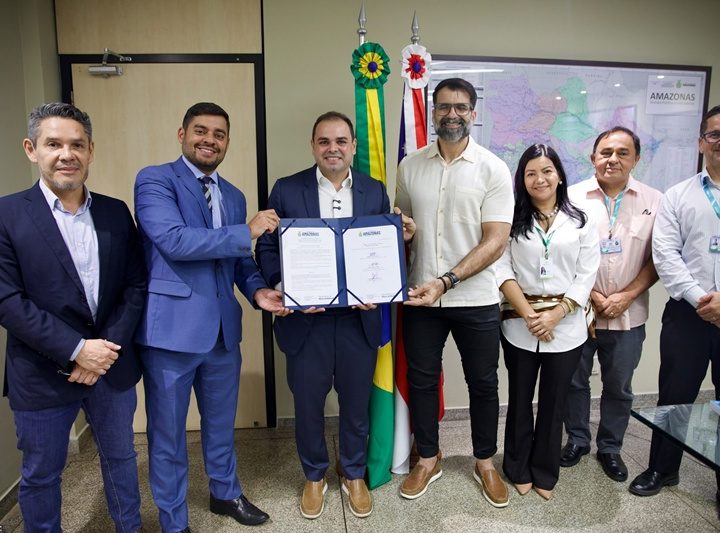 Governador Roberto Cidade assina convênio para repasse da segunda parcela para elaboração do Plano Diretor da Bacia Hidrográfica do Rio Tarumã-Açu