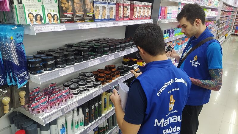 Visa Manaus inspeciona pontos de venda de pomadas modeladoras para garantir segurança da população no Carnaval
