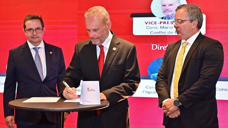 Ouvidor do TCE-AM toma posse como vice-presidente do Instituto Rui Barbosa, em Brasília