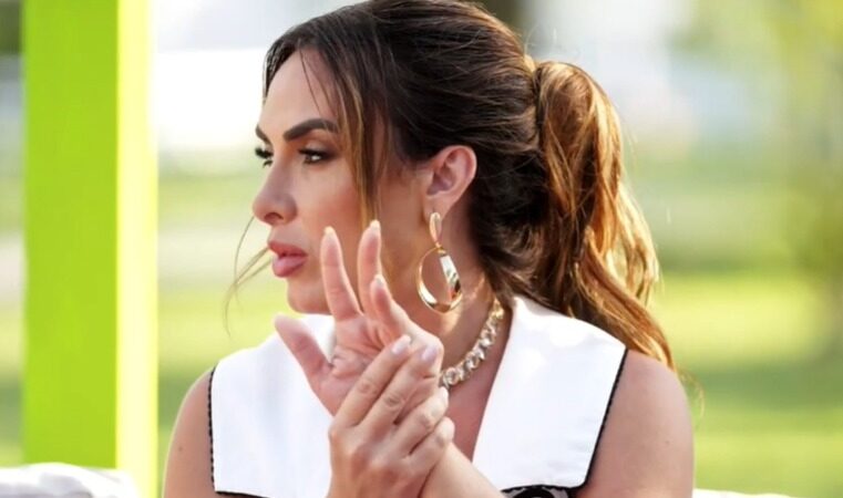 Nicole Bahls fica em choque ao descobrir morte de Pelé: ‘Tadinho’; assista