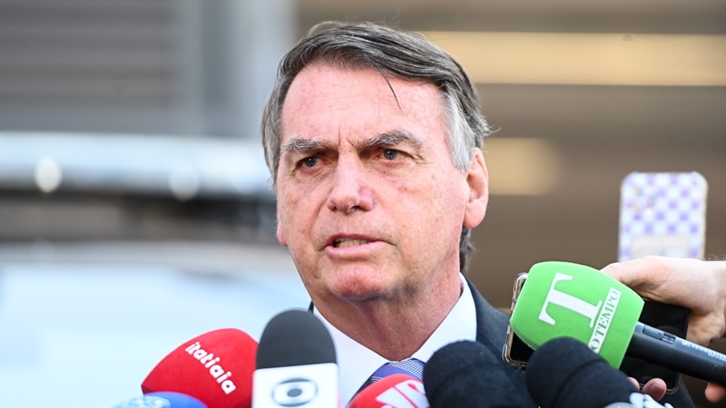 Bolsonaro tem quadro de saúde estável e não há necessidade de cirurgia, diz boletim médico