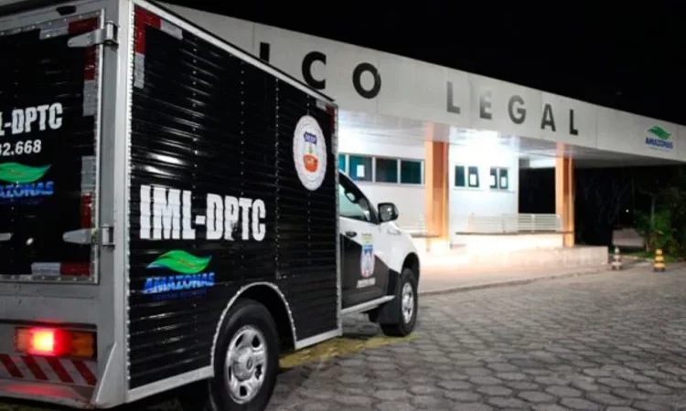 Homem é morto a tiros após ter sua quitinete invadida por bandidos no Parque Dez