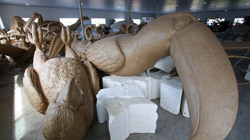 Esculturas modeladas em EPS dão mais vida aos animais da etapa temática do parque Amazonino Mendes