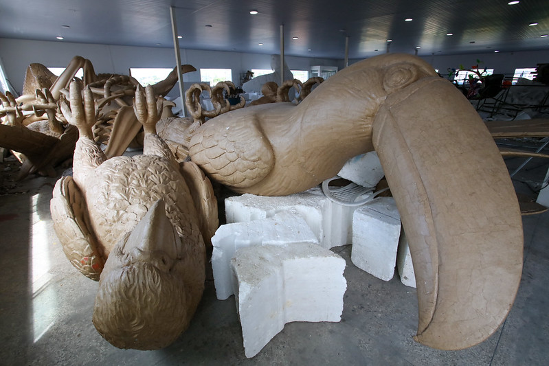 Esculturas modeladas em EPS dão mais vida aos animais da etapa temática do parque Amazonino Mendes