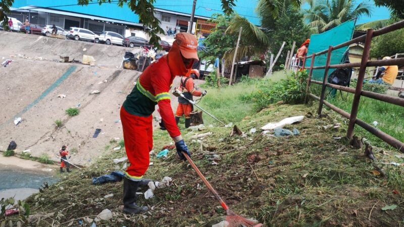 Prefeitura realiza operação ‘Calçada Livre’ na avenida Tefé para garantir mobilidade dos pedestres