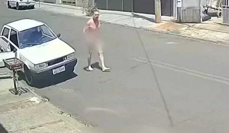 Homem peladão assassina enteado com golpes de facadas no meio da rua