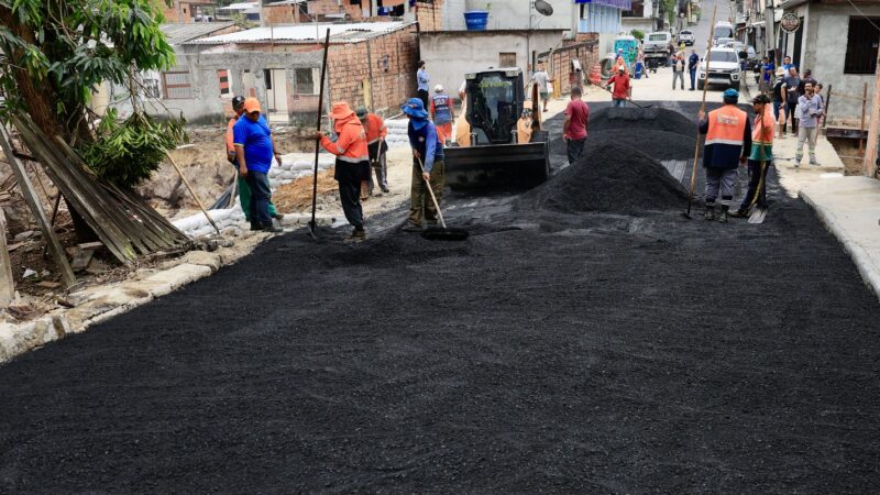 Ponte em rua do bairro São José é reconstruída pela prefeitura sobre duas linhas com 20 aduelas em concreto armado