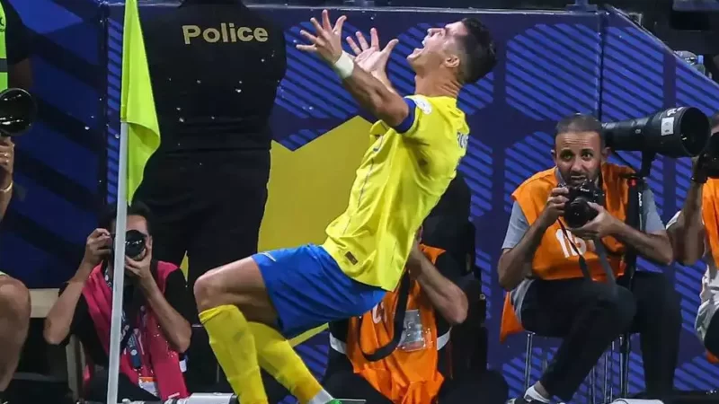 Cristiano Ronaldo marca duas vezes na vitória do Al-Nassr e quebra recorde histórico no futebol