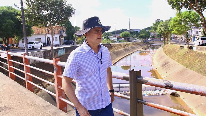 Prefeitura de Manaus instala nova ecobarreira no bairro Alvorada