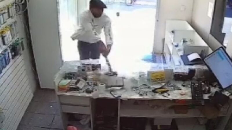 Cliente destrói loja de celulares após ficar insatisfeito com serviço