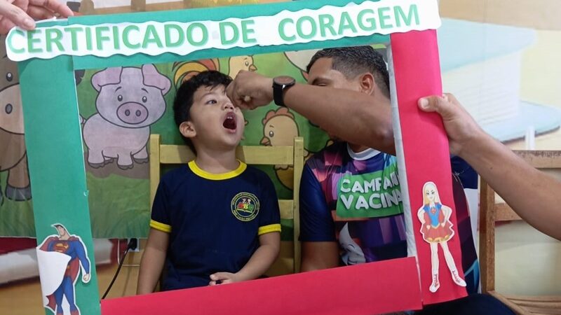 Férias: FVS-RCP alerta que atualizar a carteira de vacinação protege crianças e jovens em passeios e viagens