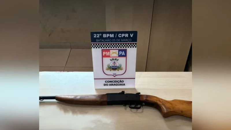 Homem é preso após ameaçar esposa com uma espingarda