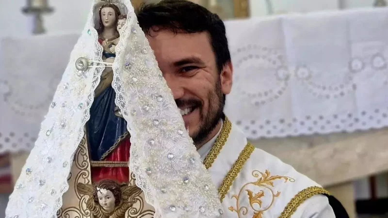 Padre Fabrício Rodrigues morre ao colidir moto contra cavalo solto na BR-230