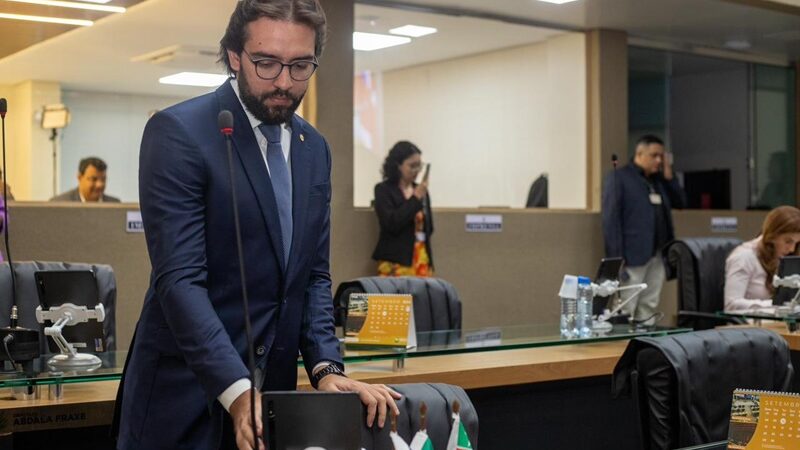 Deputado Thiago Abrahim propõe canal de reclamações contra a discriminação de autistas em ambientes escolares