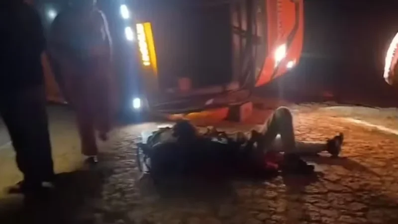 Ônibus que saiu de Manaus para Porto Velho tomba na BR-319 e deixa seis feridos