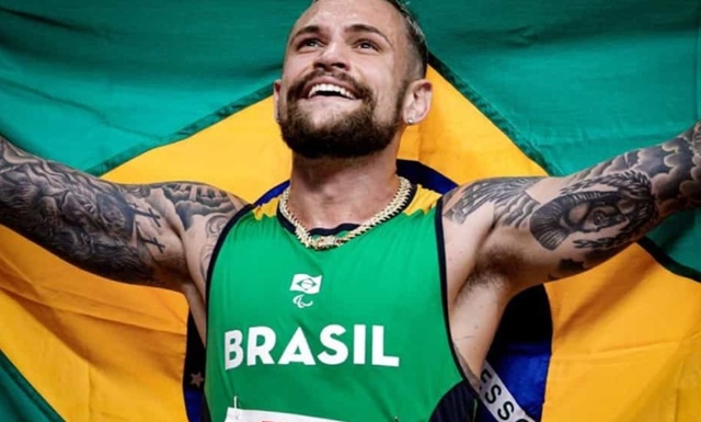 Ex-BBB Vinícius ganha medalha de bronze nas Paralimpíadas