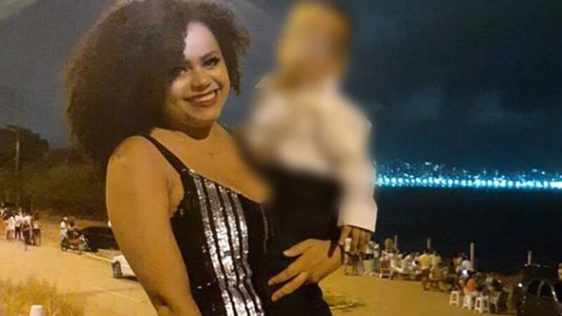 Corpo de mãe que decapitou o filho é desenterrado e queimado 