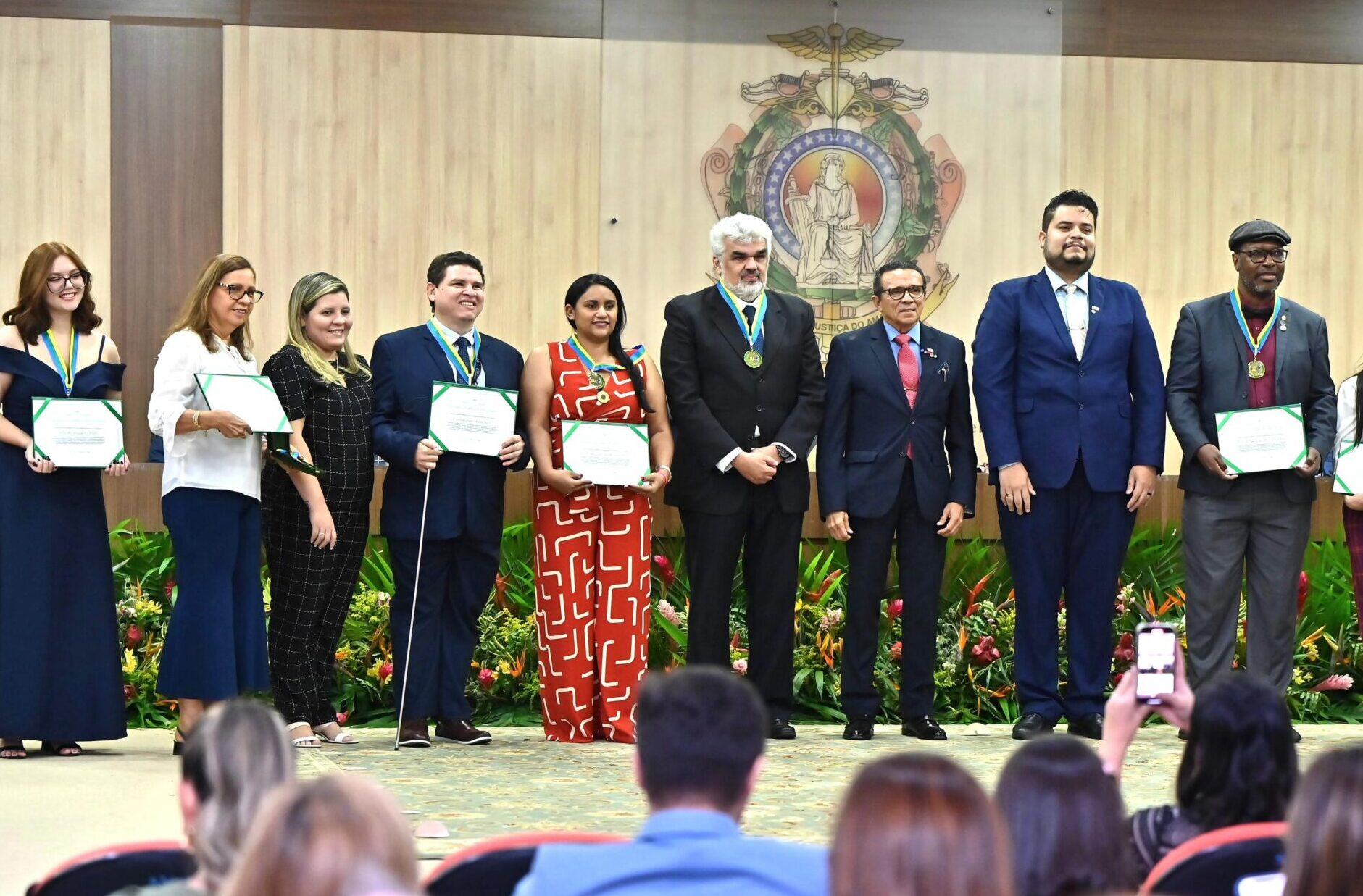 Conselheiros do TCE-AM são homenageados com a Medalha do Mérito Acadêmico no TJAM