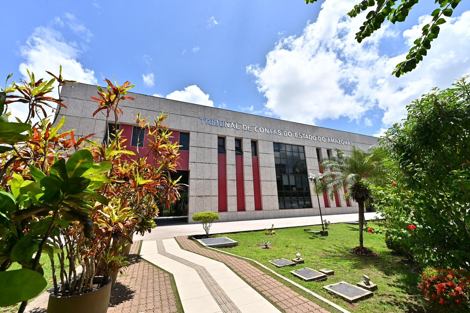 TCE-AM celebra 74 anos de história com avanços tecnológicos e projetos voltados à sociedade