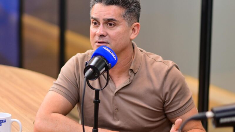 Não resolve a data base dos colegas da polícia, vai resolver os problemas de Manaus?”, afirma David Almeida sobre Alberto Neto