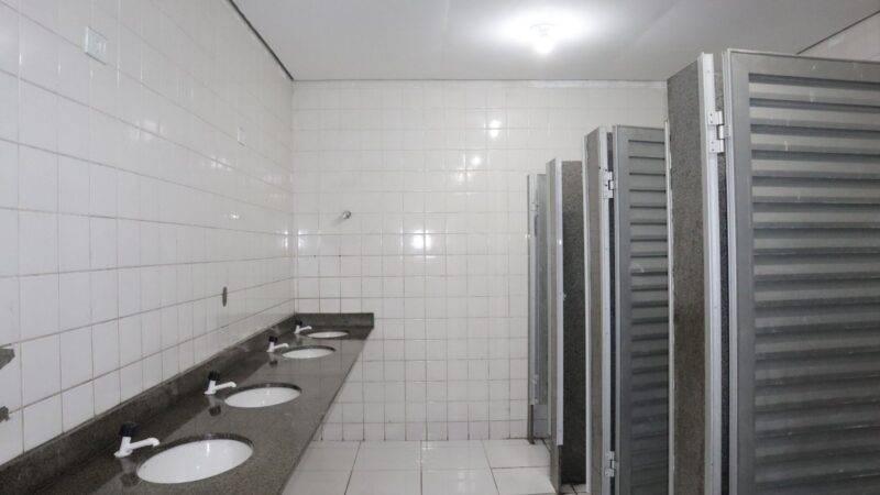 Banheiros do terminal 5 no bairro São José são entregues pela Prefeitura de Manaus totalmente reformados