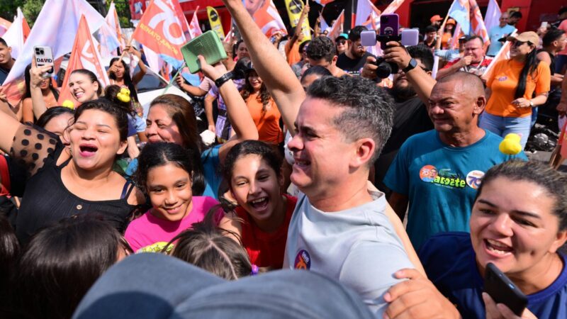 David Almeida dispara na liderança, podendo chegar a 59% dos votos válidos, revela pesquisa Projeta