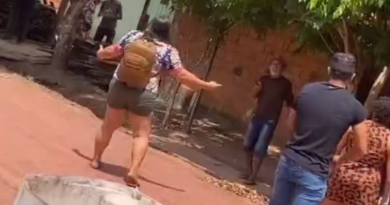 “Seu velho sem vergonh4!”: confusão entre vizinhos termina em t3rçadad4s; veja vídeo