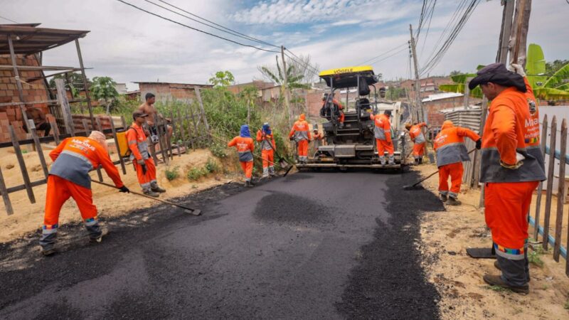 Rua Cumaru no bairro Jorge Teixeira recebe serviços inéditos de pavimentação