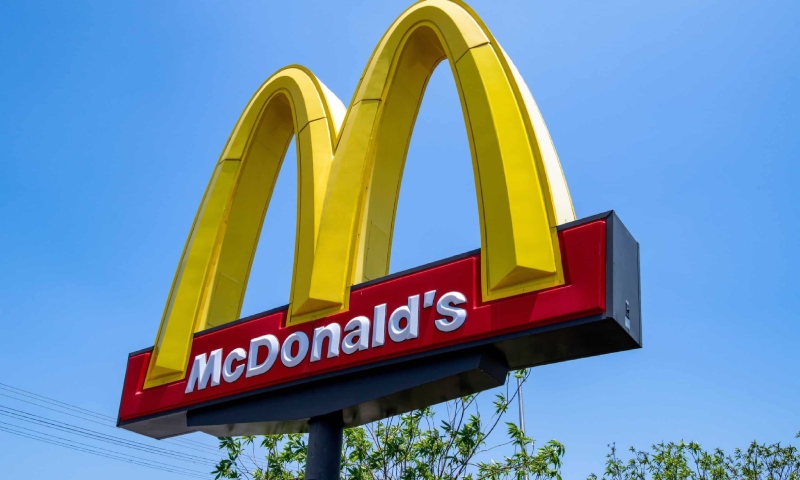 Sanduíche do McDonald’s causa surto da bactéria nos EUA; uma pessoa morre e dez são internadas