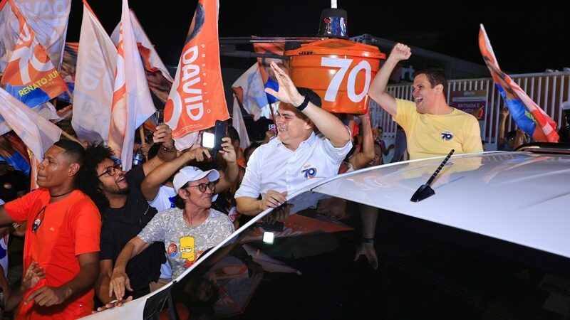 David e Renato se destacam em primeiro debate do segundo turno