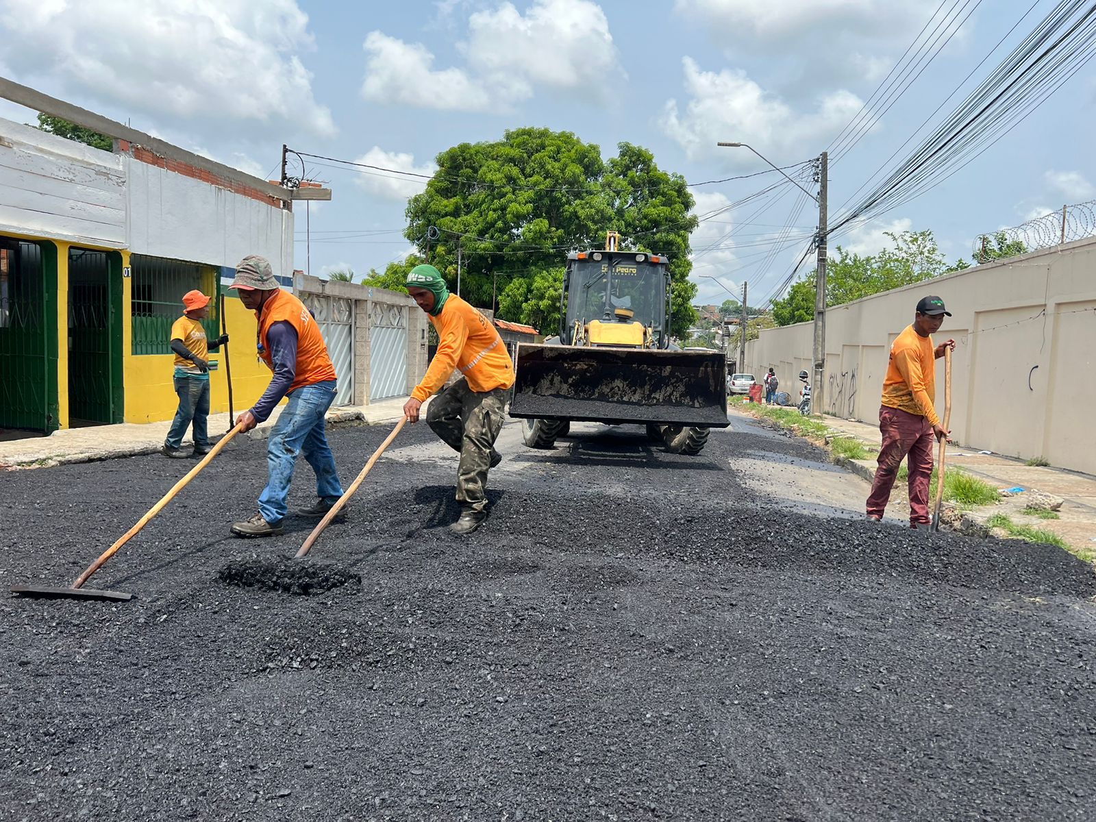 Prefeitura de Manaus trabalha na recuperação asfáltica de mais uma via no bairro Jorge Teixeira