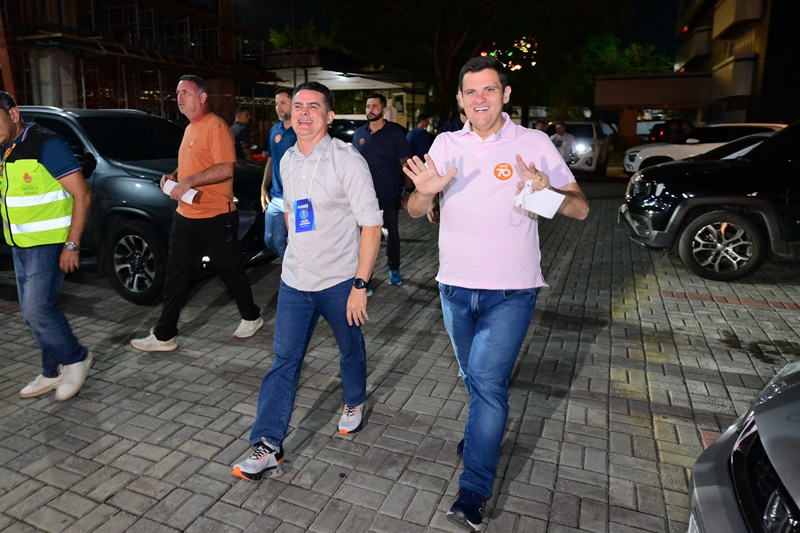 Prefeito David 70 chega na TV A Crítica para penúltimo debate