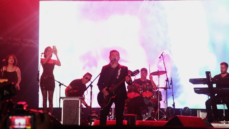 Amado Batista encerra programação da Prefeitura de Manaus em comemoração aos 355 anos da cidade na alameda Alphaville