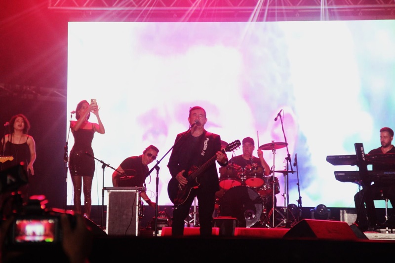 Amado Batista encerra programação da Prefeitura de Manaus em comemoração aos 355 anos da cidade na alameda Alphaville