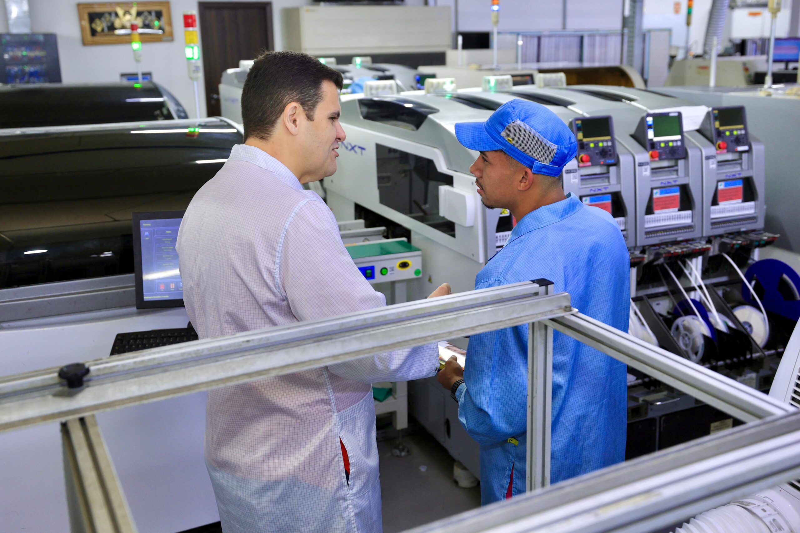 Em visita à fábrica do Distrito Industrial, trabalhadores declaram apoio à reeleição de David Almeida