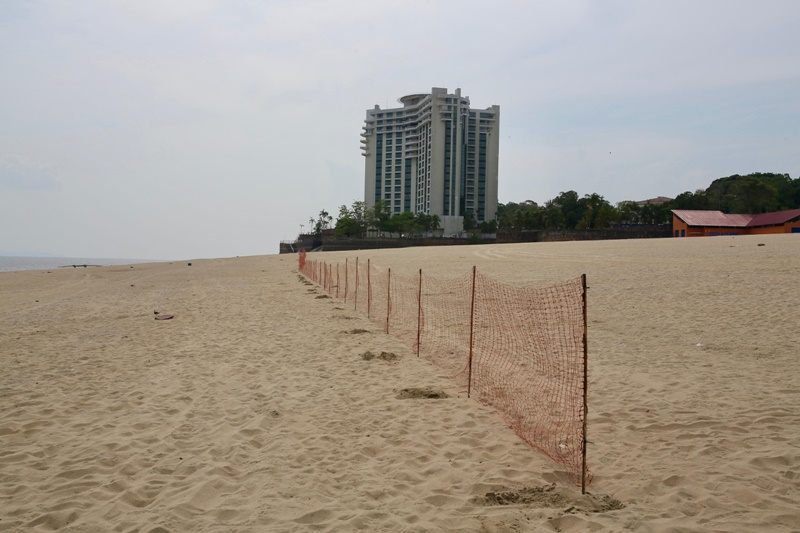 MANAUS – Com rio Negro abaixo de 15 metros, Prefeitura de Manaus reforça proibição para banho na praia da Ponta Negra