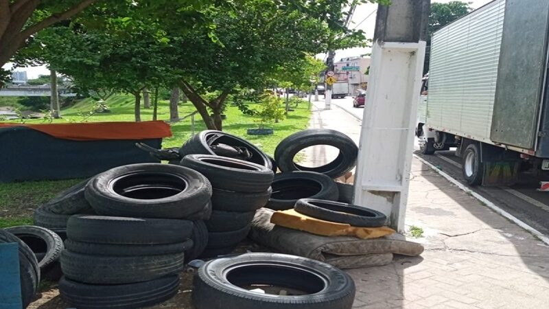 Prefeitura de Manaus realiza ações de recolhimento de pneus e limpeza urbana