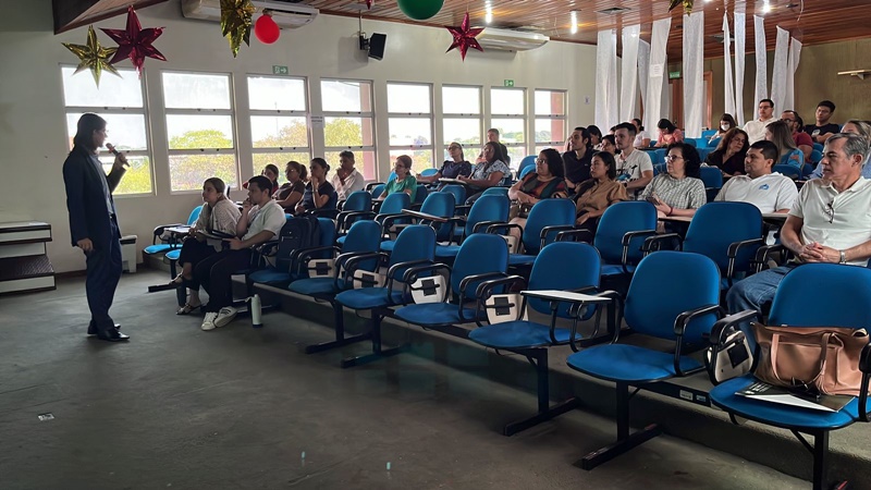 Prefeitura de Manaus capacita cirurgiões-dentistas para atendimento a usuários com condições hematológicas