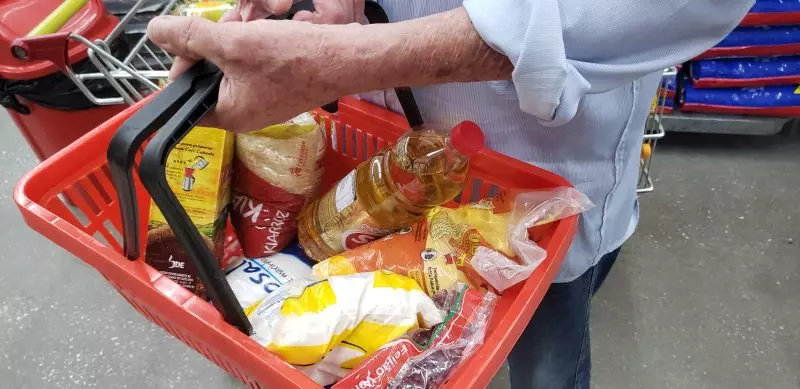 Cesta básica em Florianópolis custa quase 60% do salário mínimo, aponta relatório