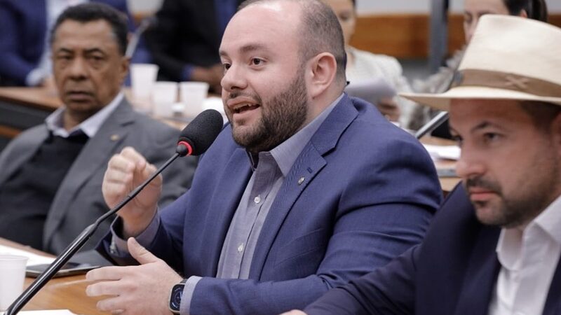 Deputado Fausto Jr. propõe leis rigorosas contra capacitismo contra TEAs