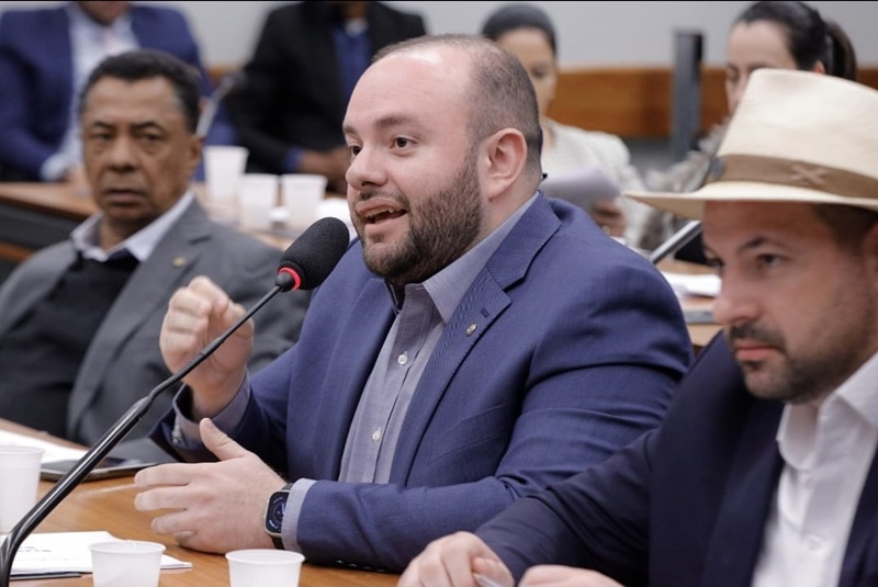 Deputado Fausto Jr. propõe leis rigorosas contra capacitismo contra TEAs