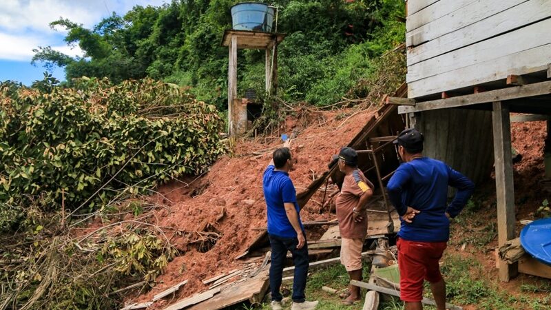 Prefeito Mateus Assayag visita área de desbarrancamento, na Valéria, e reafirma atenção às famílias