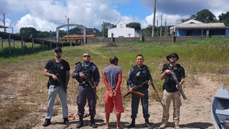 Homem tenta m@tar o próprio irmã0 e vai pres0 ao am3açar comunidade com arm@s e terçad0