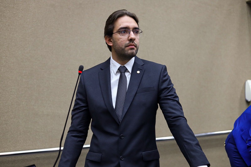 Deputado Thiago Abrahim apresenta projeto de lei para capacitação tecnológica de idosos no Amazonas