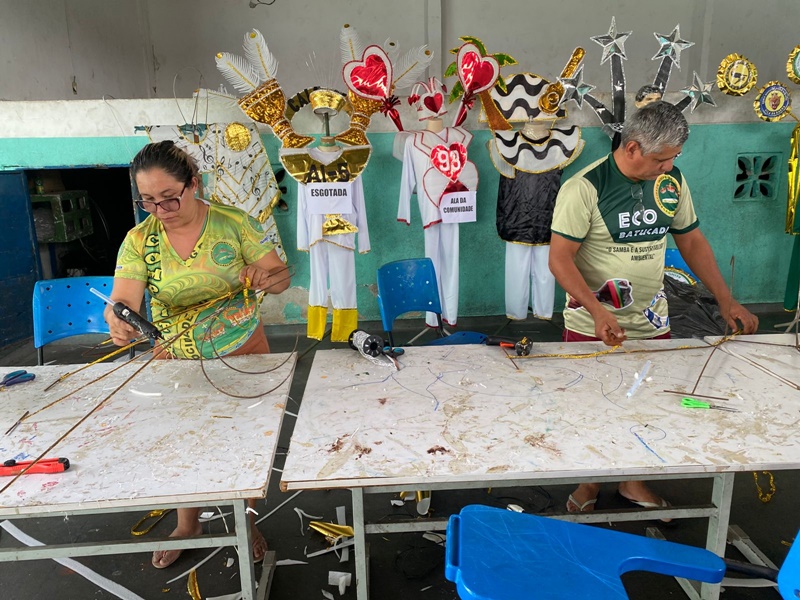 Prefeitura de Manaus vistoria produção de fantasias das escolas de samba para o Carnaval 2025