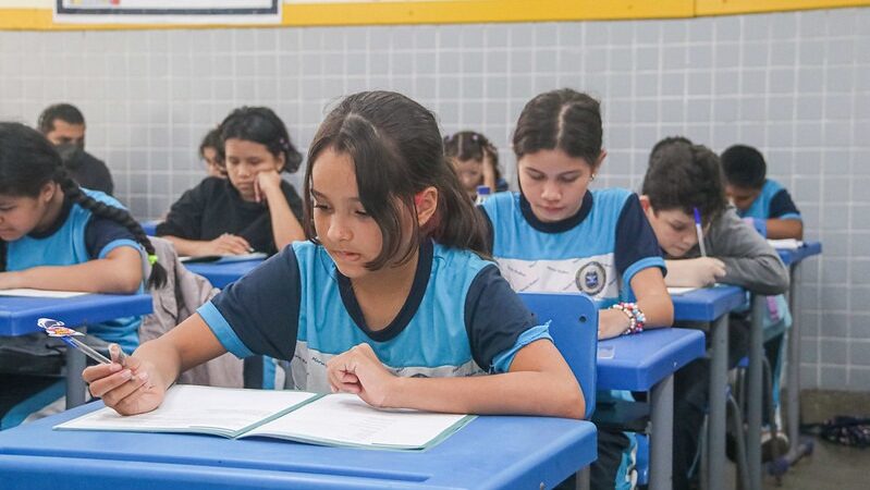Mais de 36 mil estudantes da rede municipal de ensino participam do 1º simulado Pró- Saeb 2025