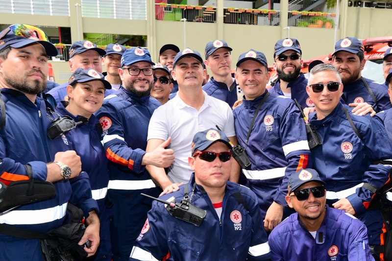 Prefeito David Almeida entrega 15 novas ambulâncias e destaca reforço no atendimento do Samu